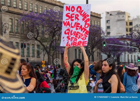 La Marche des femmes de 2019 : Une manifestation contre la violence de genre au Mexique et un symbole de résistance féminine.