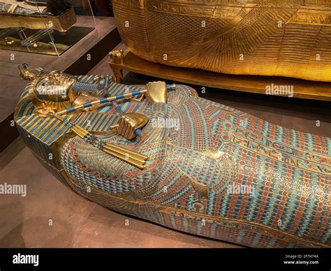 Le Dévoilement du Tombeau de Toutankhamon: Pharaon Mineur et Trésor Antique Inestimable